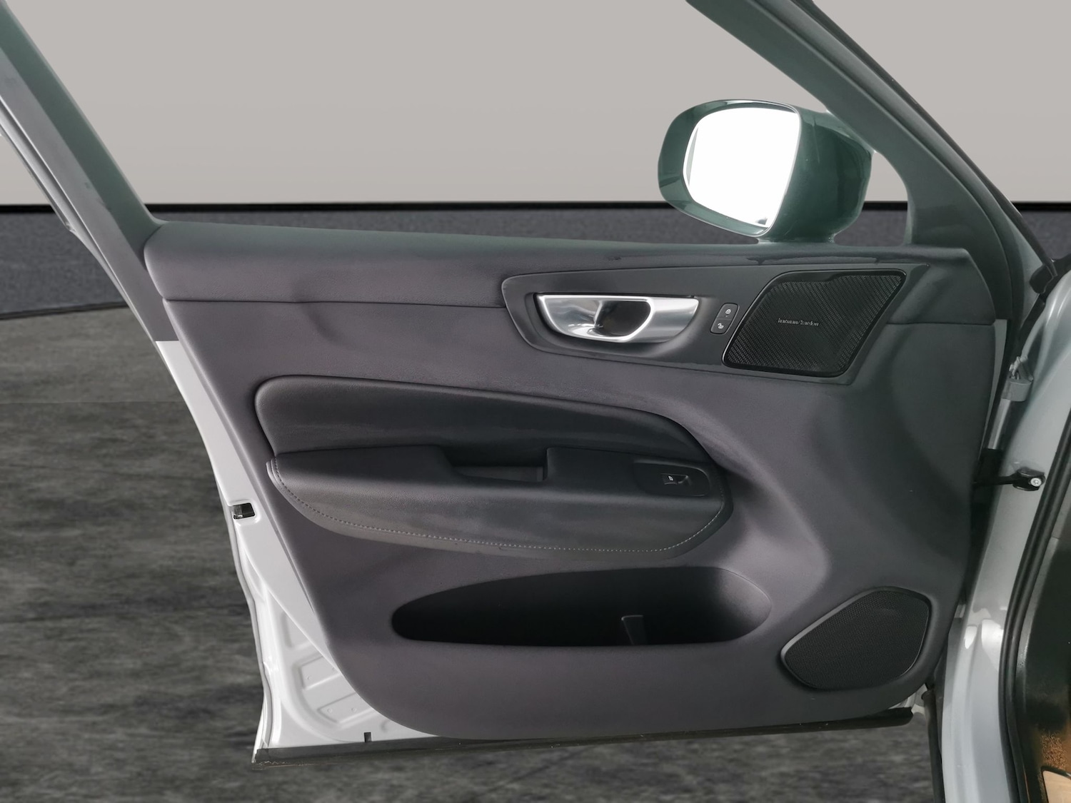 Used Volvo XC60 2023 for sale - 77221445: Photo 32