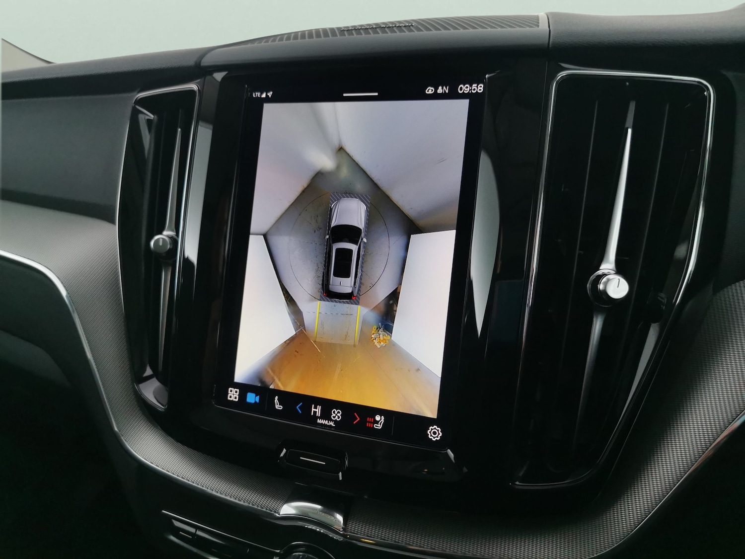 Used Volvo XC60 2023 for sale - 77221445: Photo 7