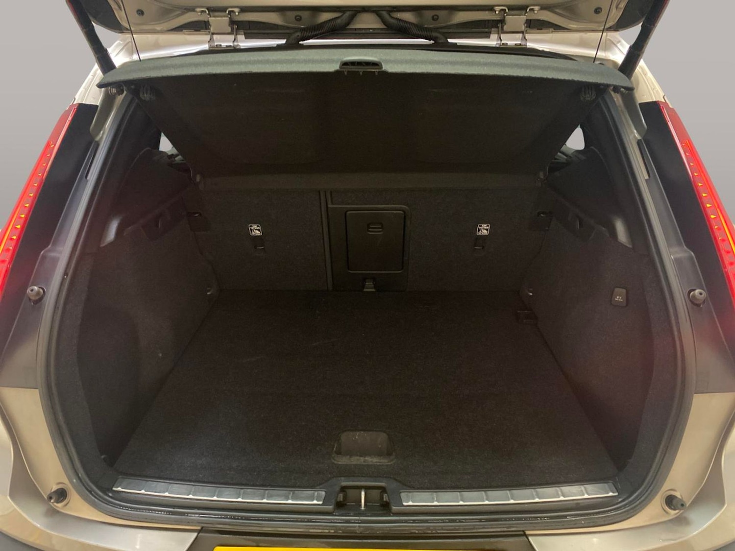 Used Volvo XC40 2021 for sale - 78060924: Photo 30