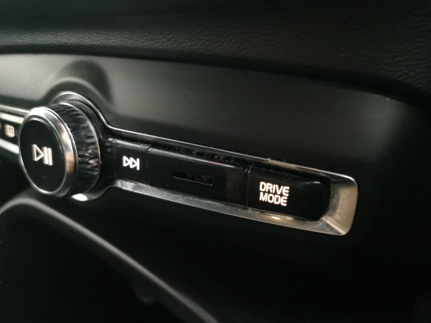 Used Volvo XC40 2023 for sale - 77635695: Photo 16