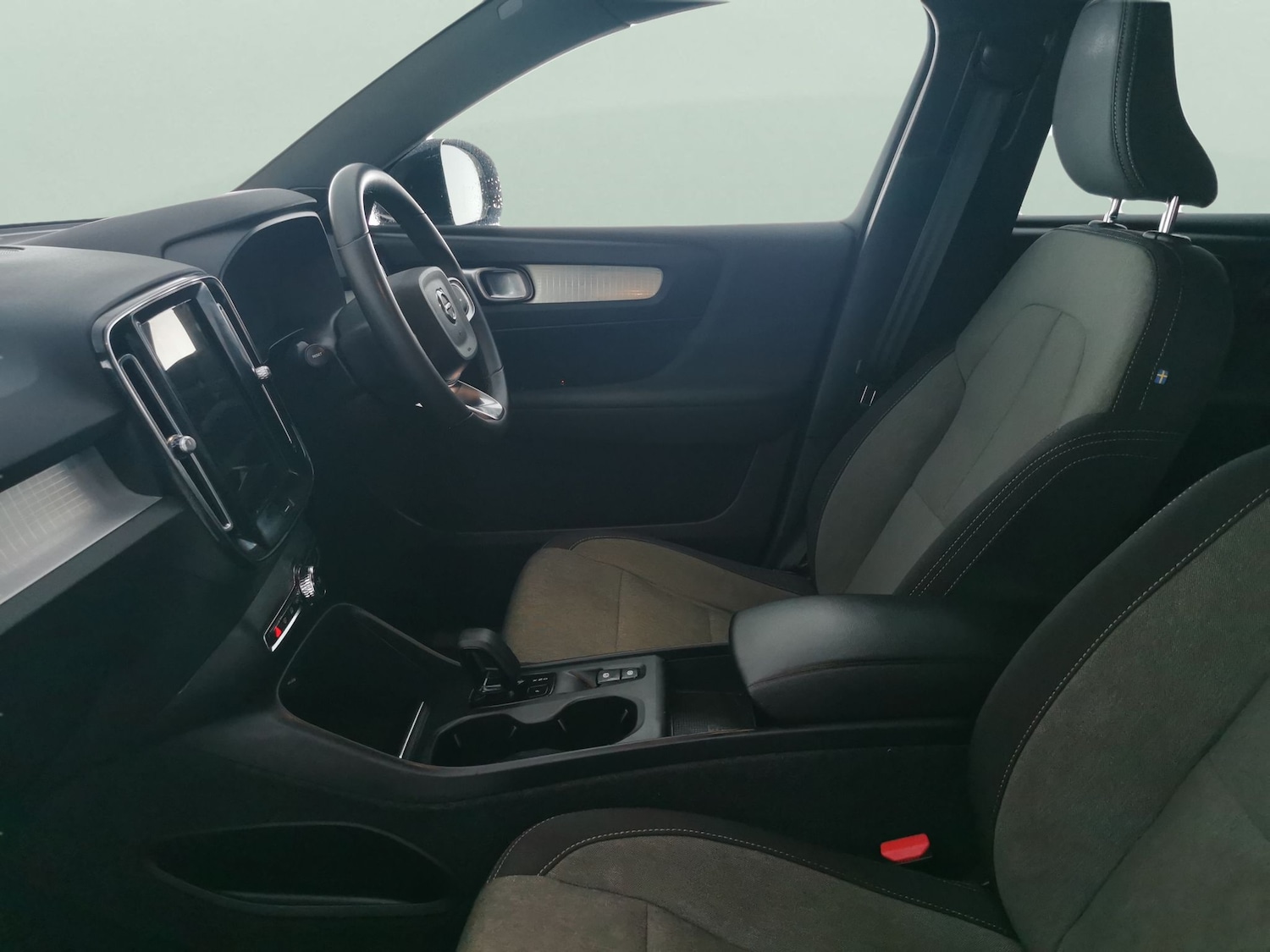 Used Volvo XC40 2023 for sale - 77635695: Photo 4