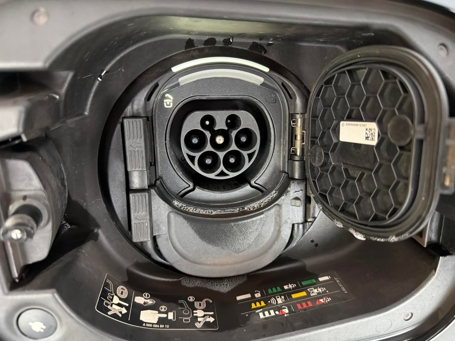 Used Mercedes-Benz EQC 2023 for sale - 77116515: Photo 32