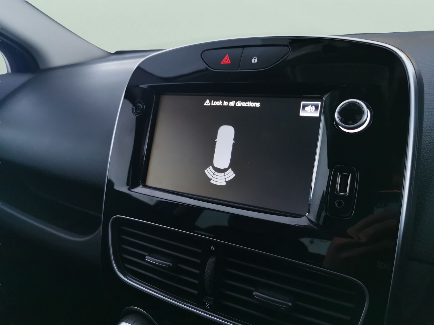 Used Renault Clio 2019 for sale - 77732954: Photo 17