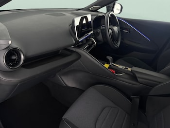 Used Toyota C-HR 2024 for sale - 76312719: Photo 4