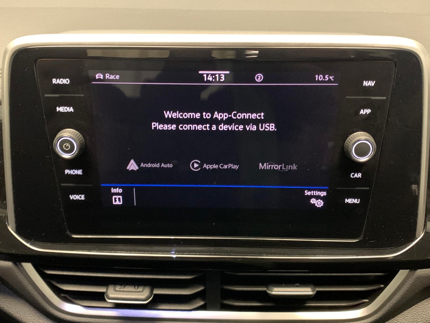 Used Volkswagen T-Roc 2023 for sale - 77020060: Photo 15