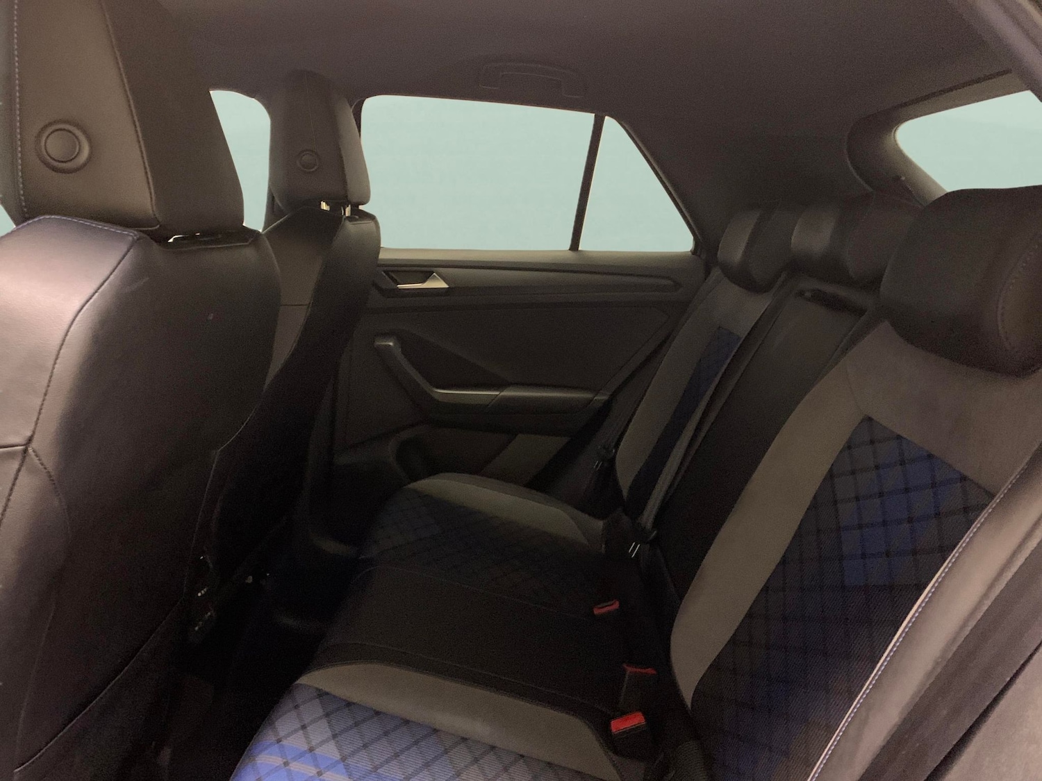 Used Volkswagen T-Roc 2023 for sale - 77020060: Photo 29