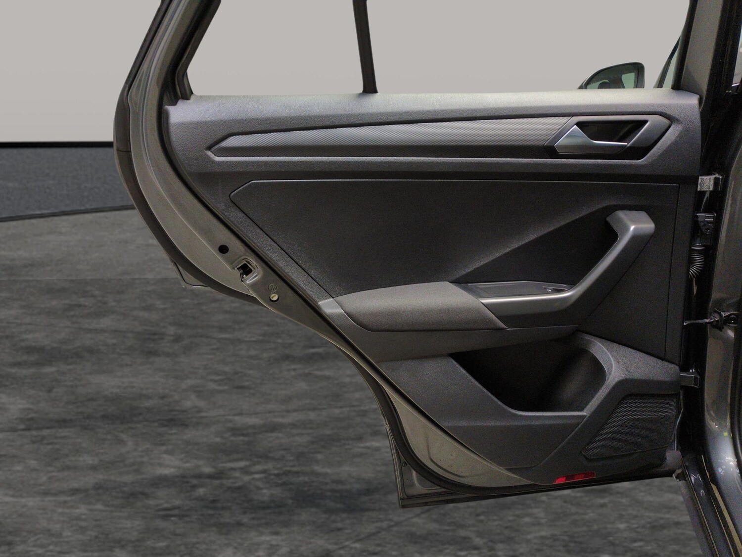 Used Volkswagen T-Roc 2023 for sale - 77928232: Photo 24