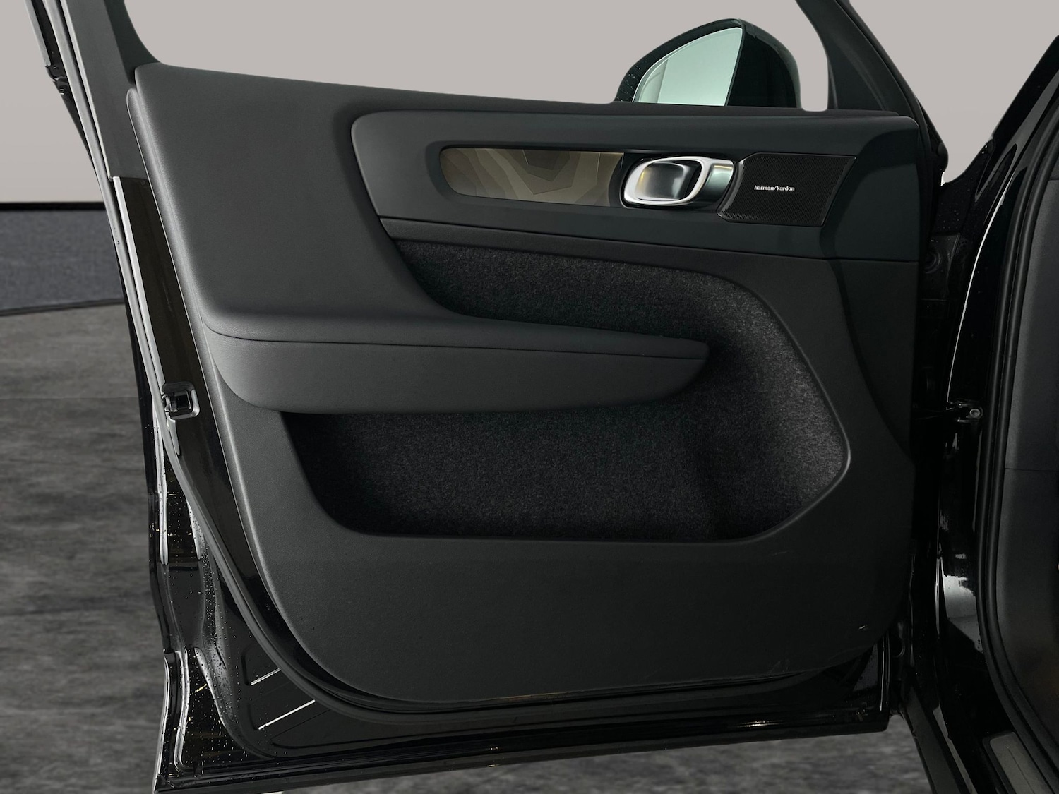 Used Volvo XC40 for sale - 77186690: Photo 36