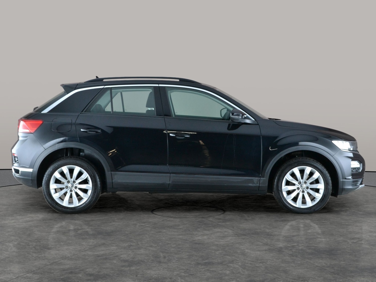 Used Volkswagen T-Roc 2019 for sale - 77639903: Photo 8