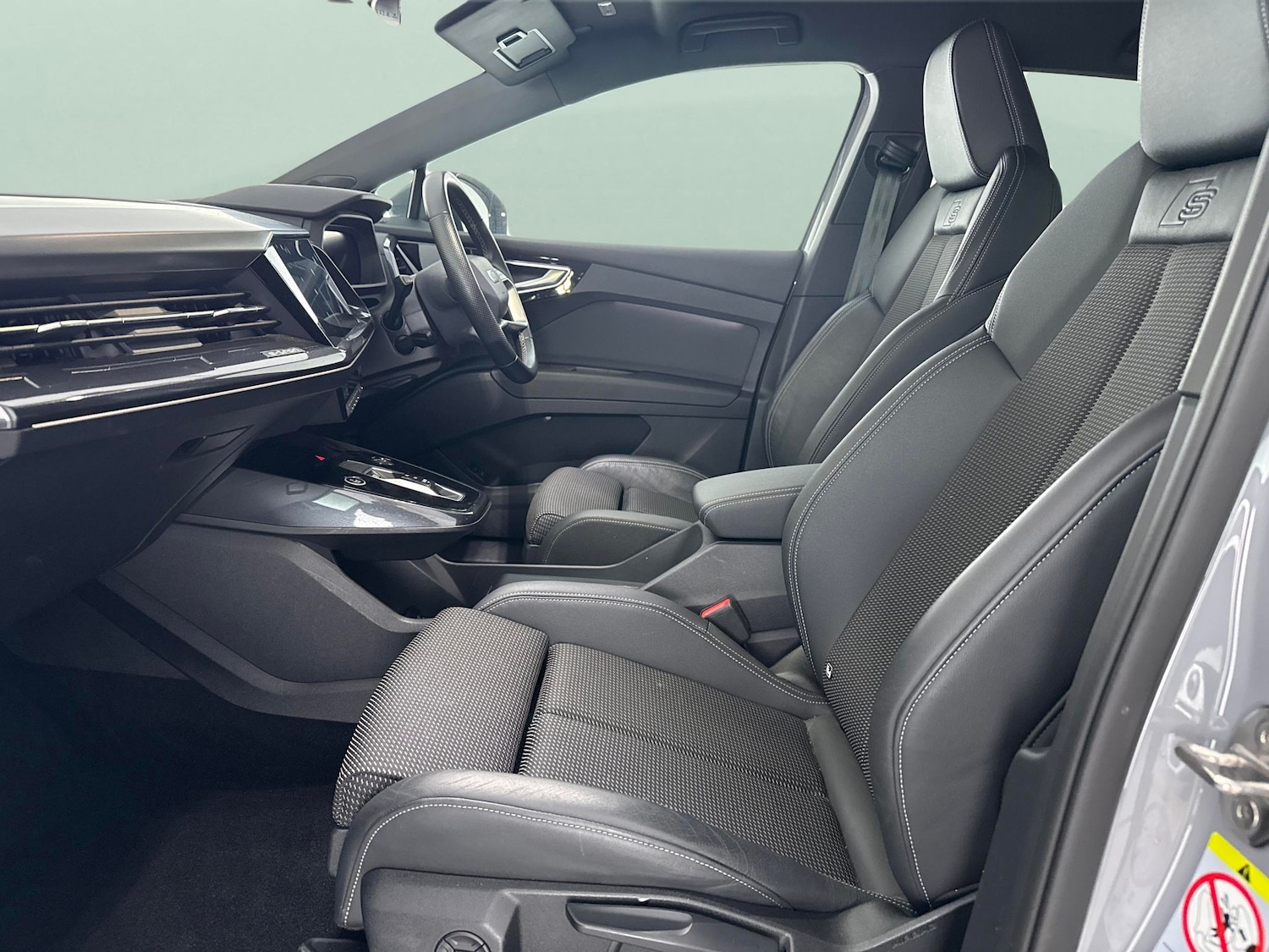 Used Audi Q4 e-tron 2023 for sale - 77138083: Photo 4