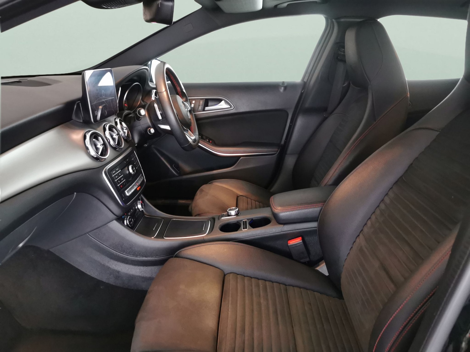 Used Mercedes-Benz GLA 2020 for sale - 77210868: Photo 4