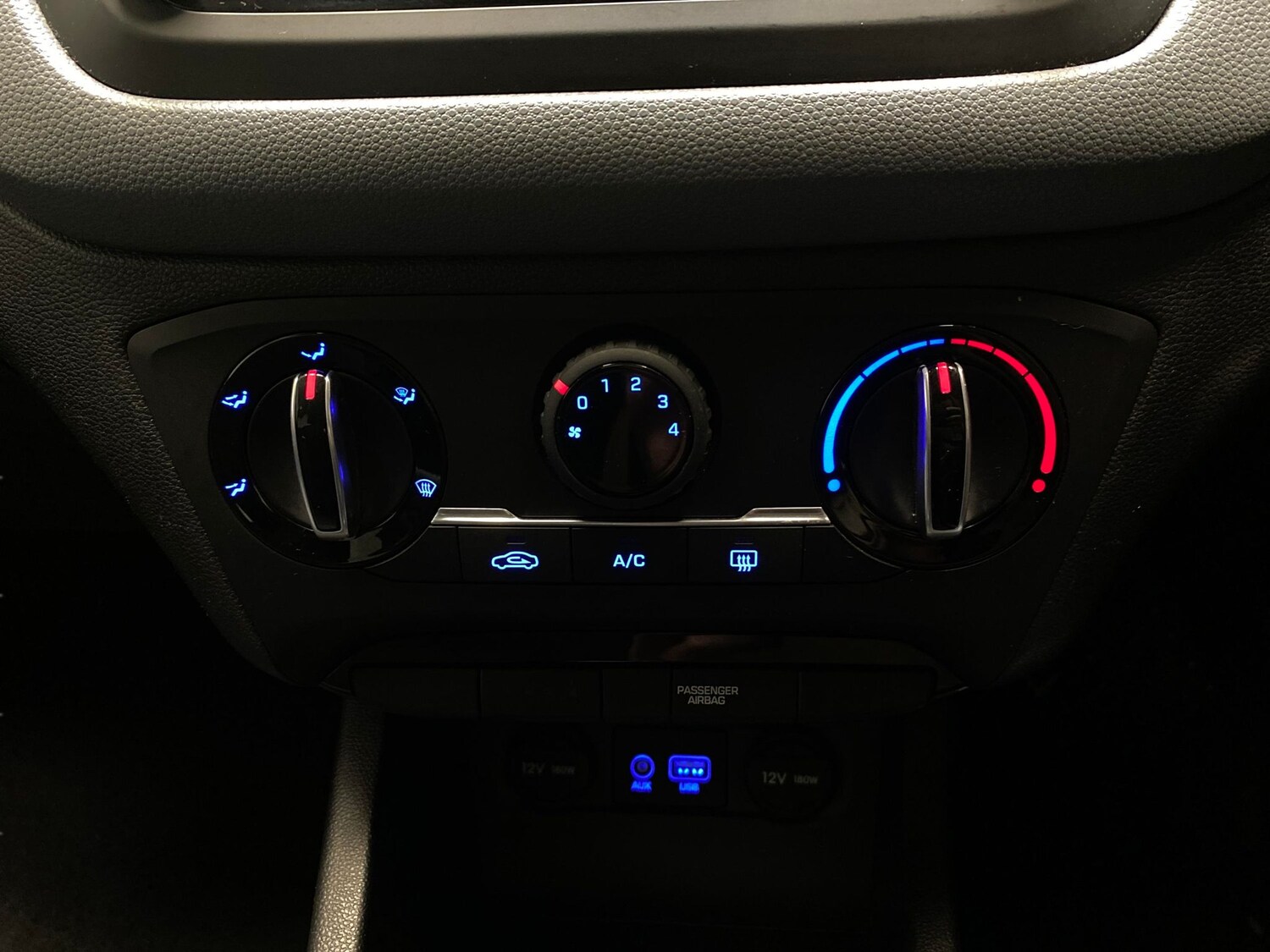 Used Hyundai i20 2015 for sale - 77804240: Photo 14