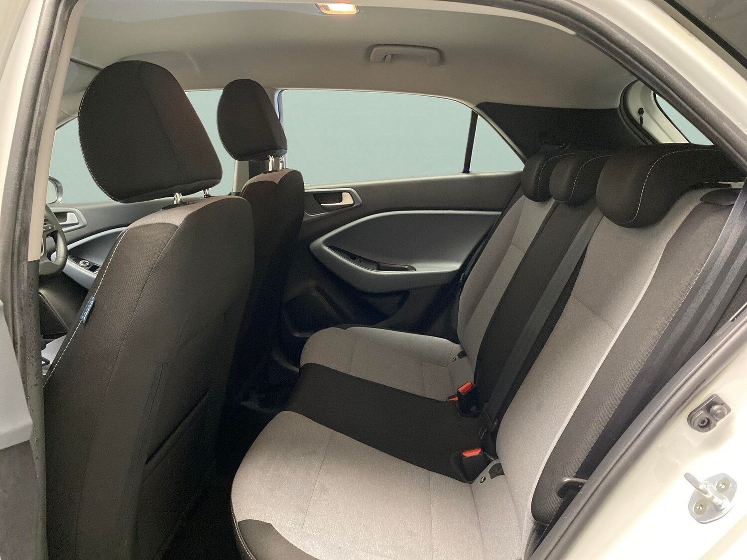 Used Hyundai i20 2015 for sale - 77804240: Photo 20