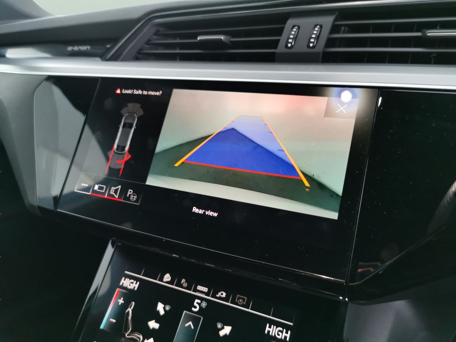 Used Audi e-tron 2022 for sale - 77225536: Photo 6