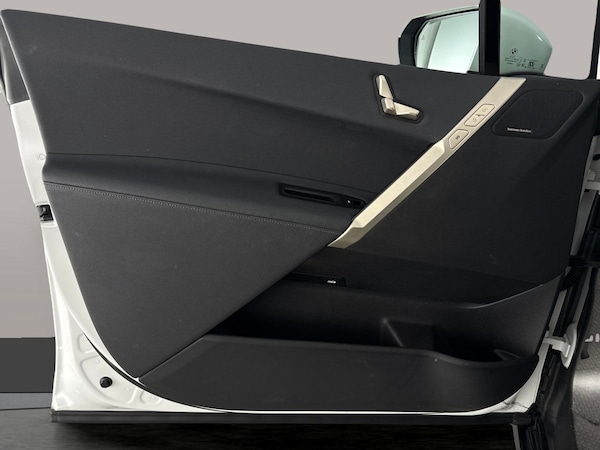 Used BMW iX 2022 for sale - 76303120: Photo 47