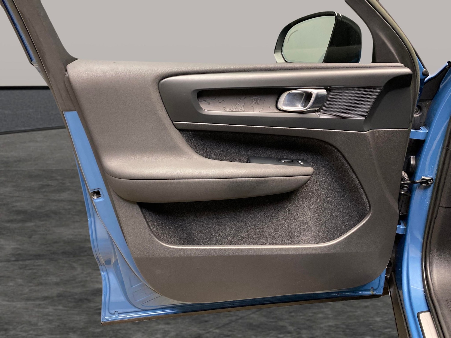 Used Volvo XC40 2023 for sale - 77965701: Photo 24