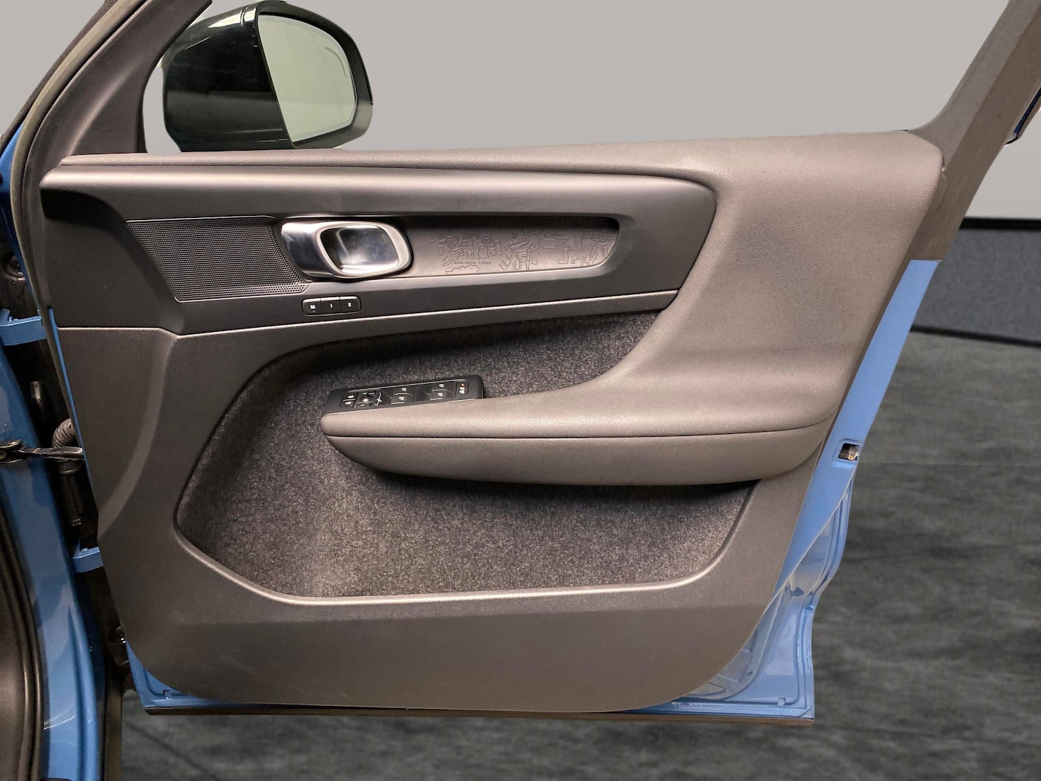 Used Volvo XC40 2023 for sale - 77965701: Photo 27