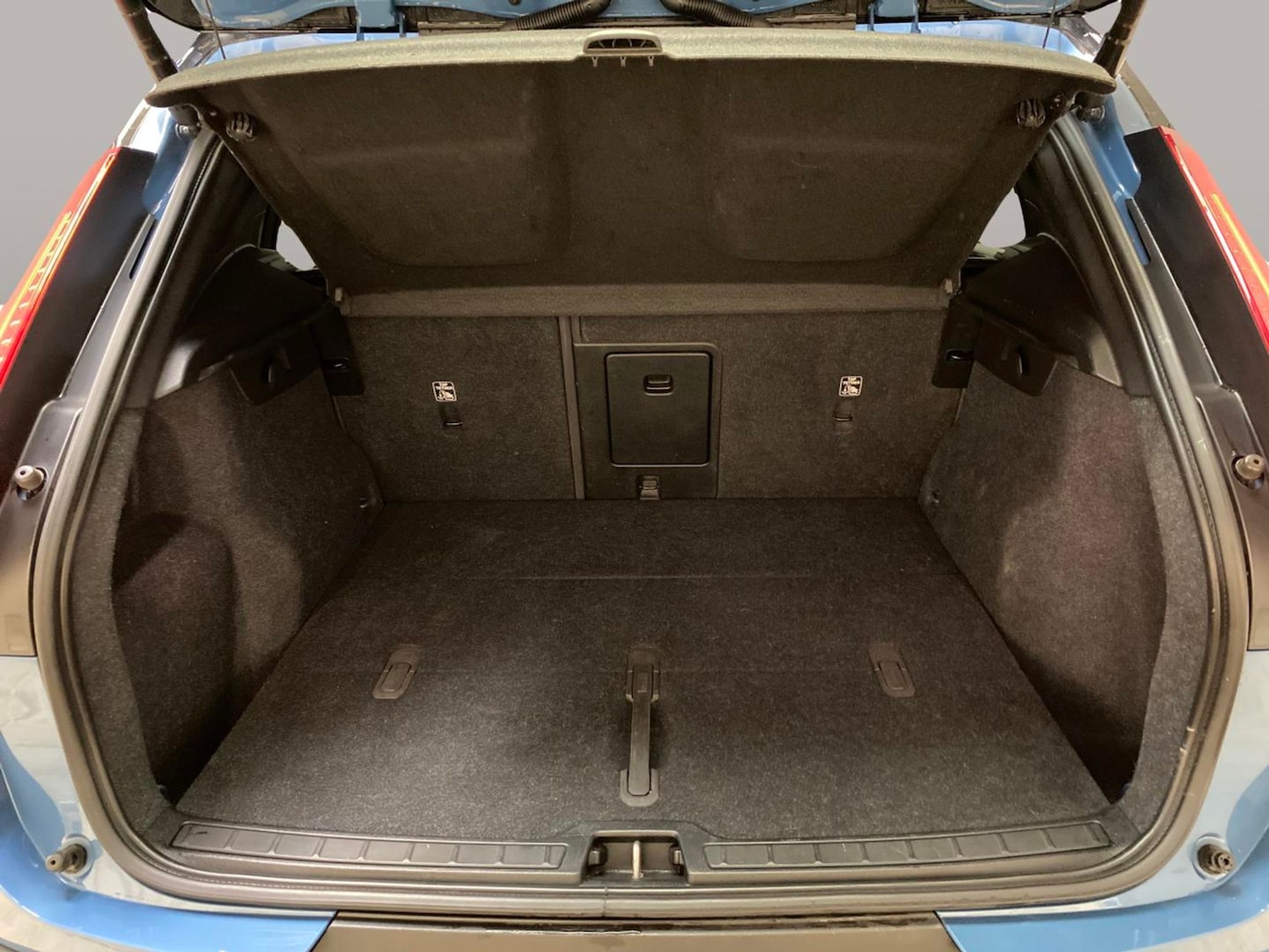 Used Volvo XC40 2023 for sale - 77965701: Photo 31