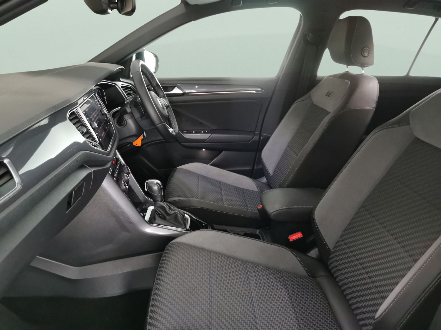 Used Volkswagen T-Roc 2021 for sale - 76879157: Photo 4