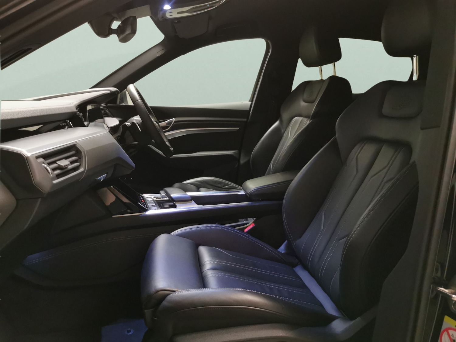 Used Audi e-tron 2023 for sale - 78199738: Photo 4