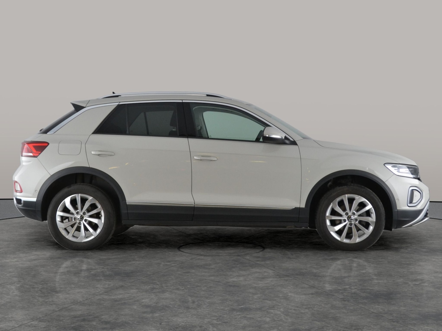 Used Volkswagen T-Roc for sale - 77245969: Photo 10
