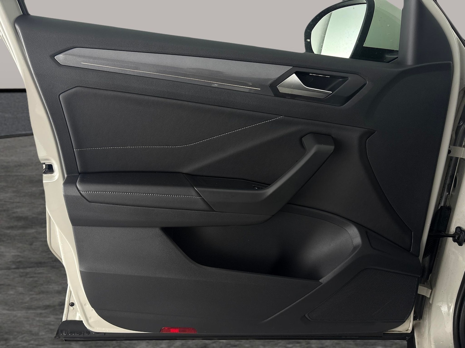 Used Volkswagen T-Roc for sale - 77245969: Photo 28