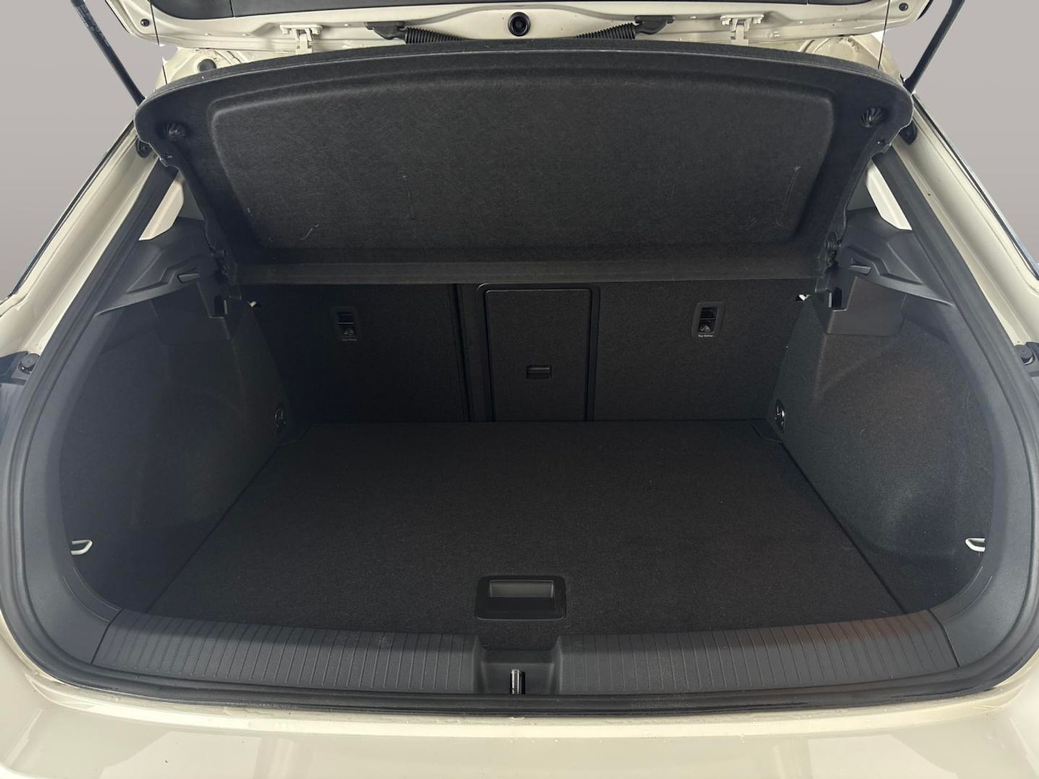 Used Volkswagen T-Roc for sale - 77245969: Photo 32