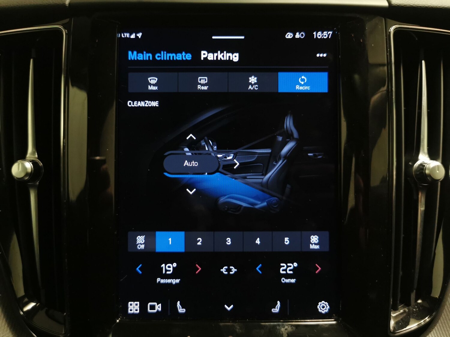 Used Volvo XC60 2023 for sale - 77360896: Photo 15