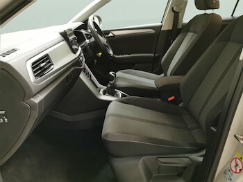 Used Volkswagen T-Roc 2023 for sale - 77756085: Photo