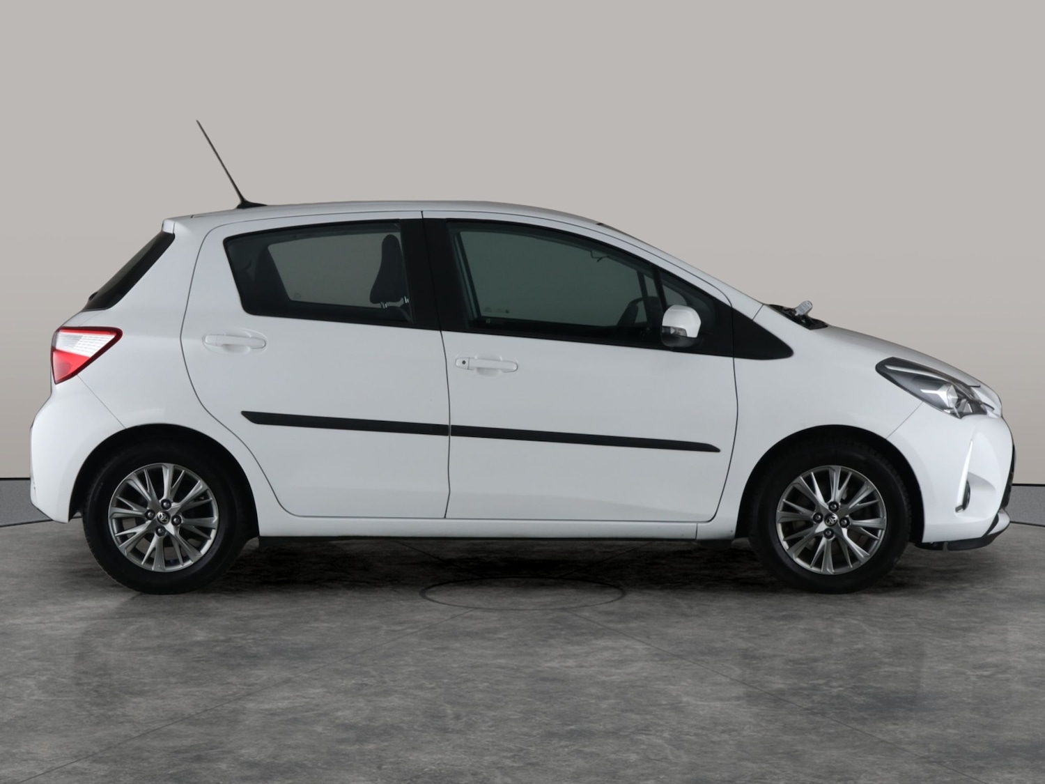 Used Toyota Yaris for sale - 76475374: Photo 10