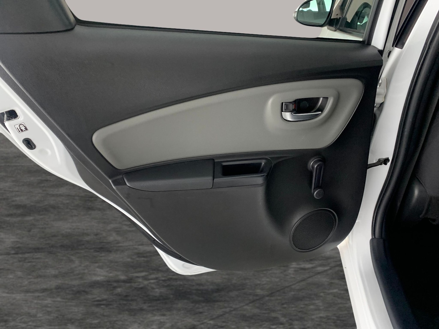 Used Toyota Yaris for sale - 76475374: Photo 33