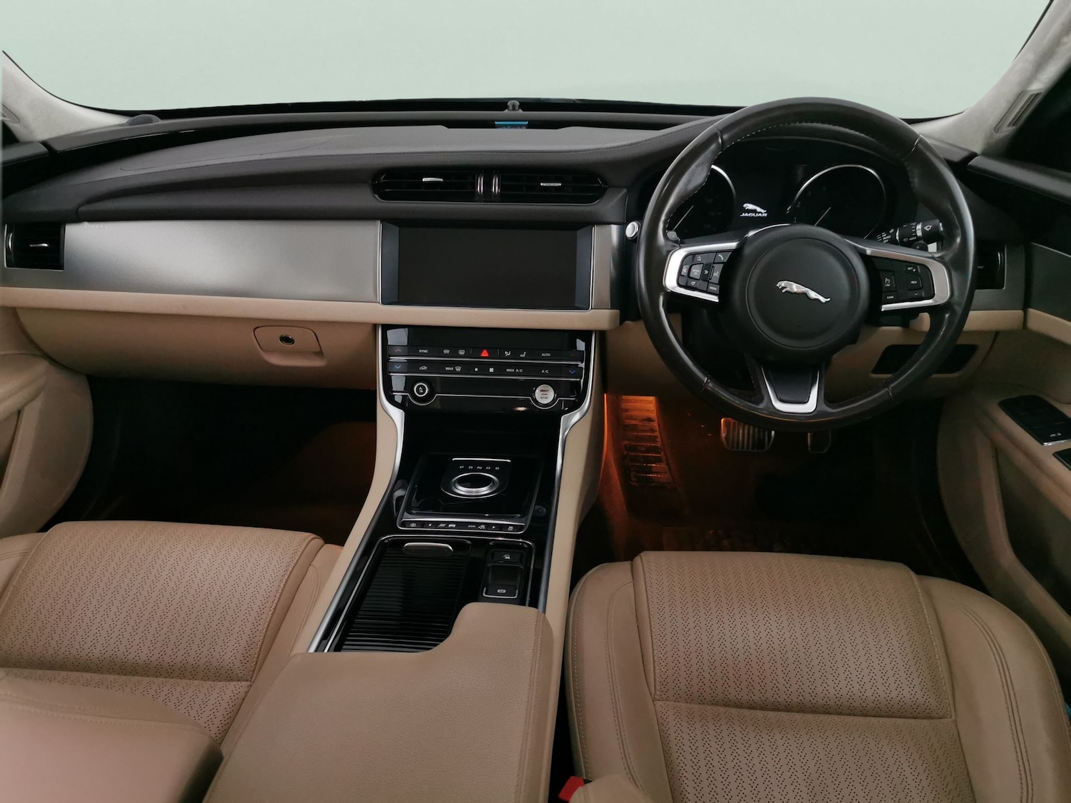 Used Jaguar XF 2019 for sale - 77529891: Photo 8
