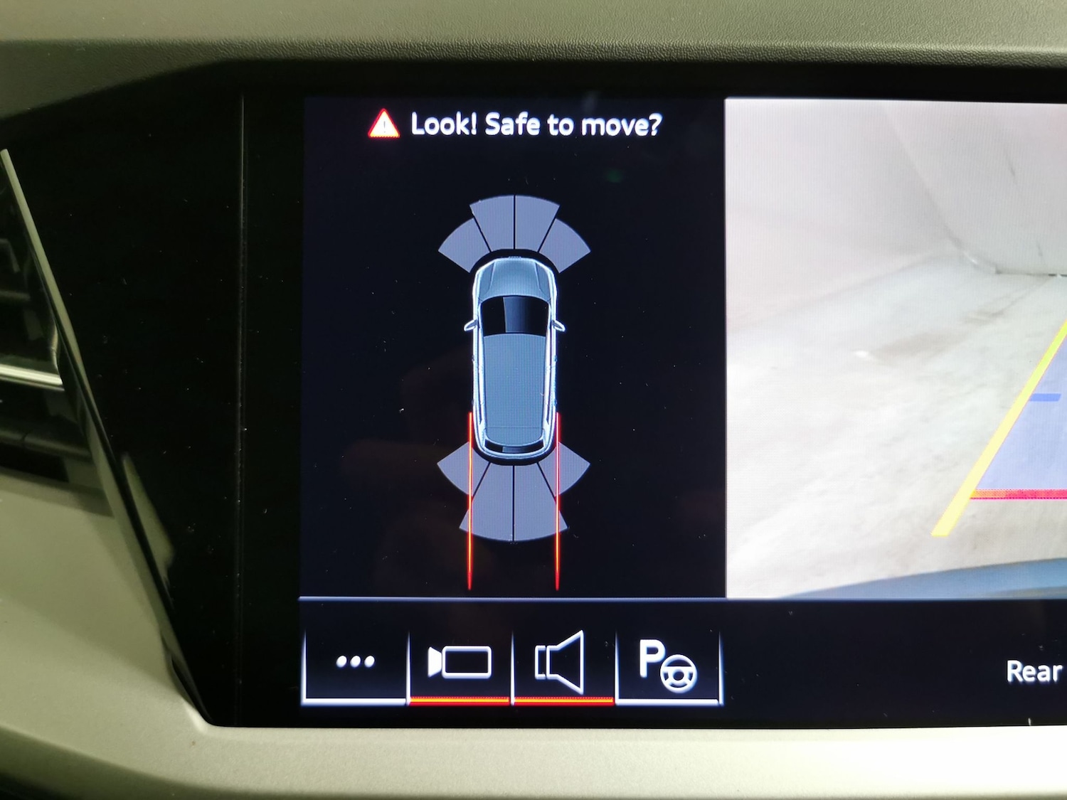 Used Audi Q4 e-tron 2023 for sale - 77298059: Photo 16