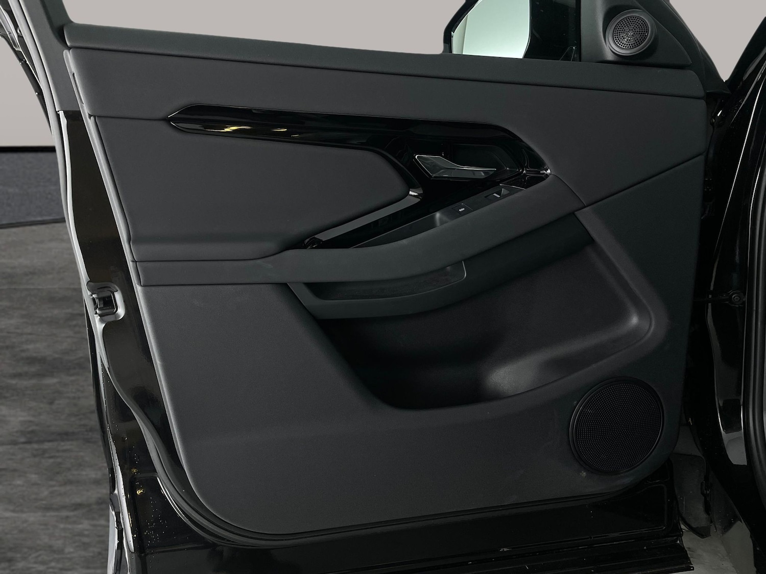 Used Land Rover Range Rover Evoque 2024 for sale - 78012387: Photo 34