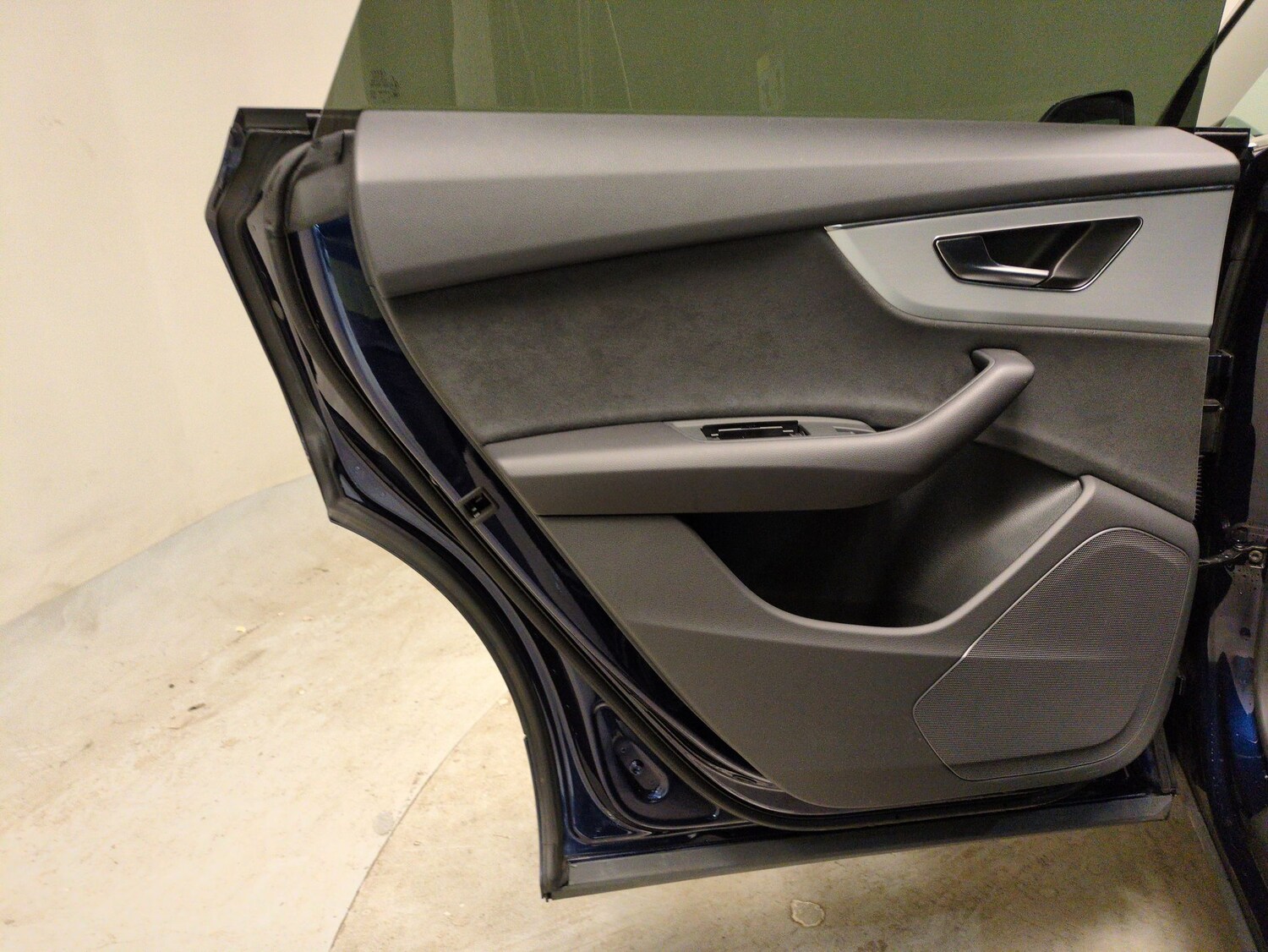 Used Audi Q8 2023 for sale - 78212312: Photo 33