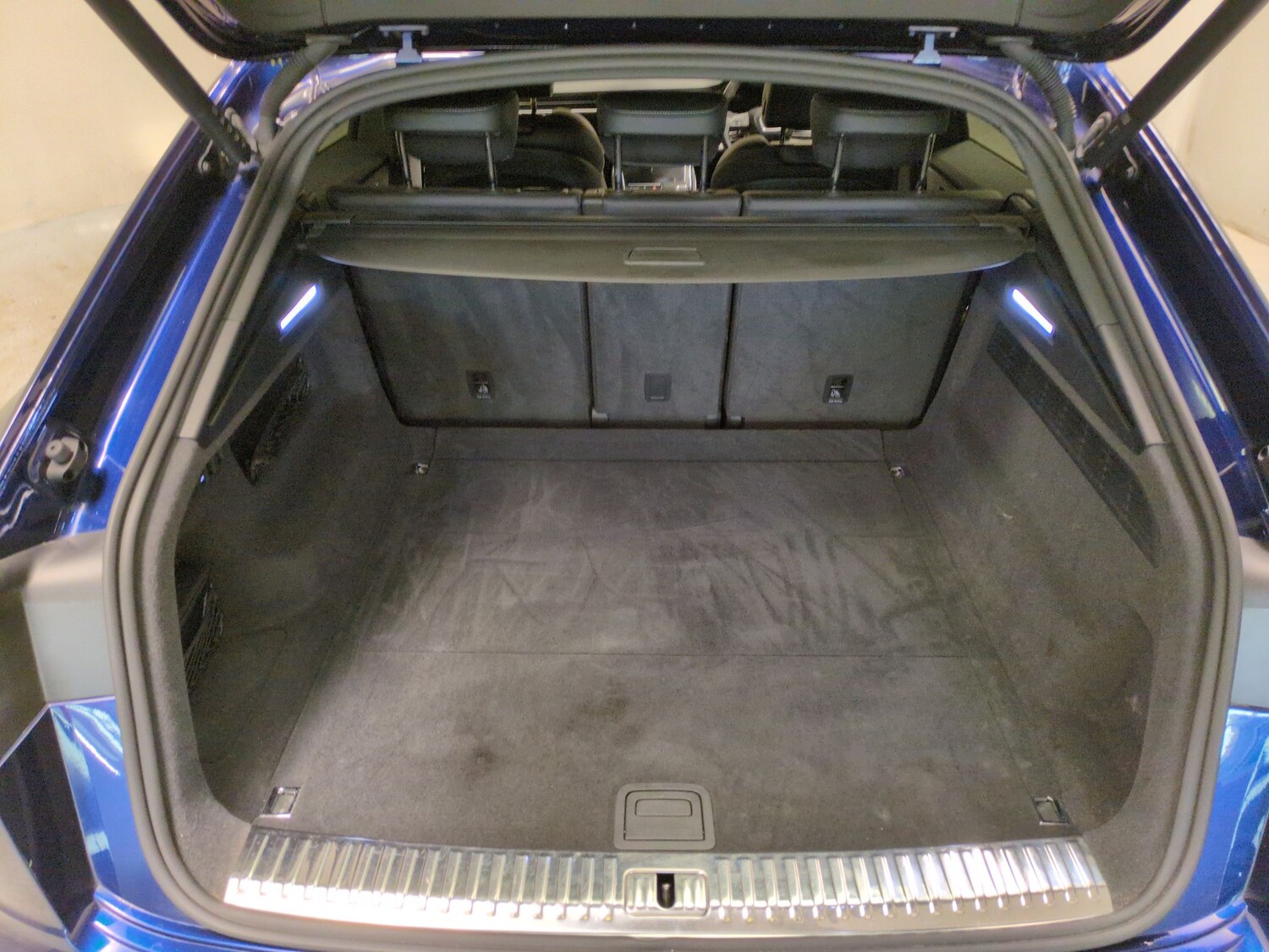 Used Audi Q8 2023 for sale - 78212312: Photo 38