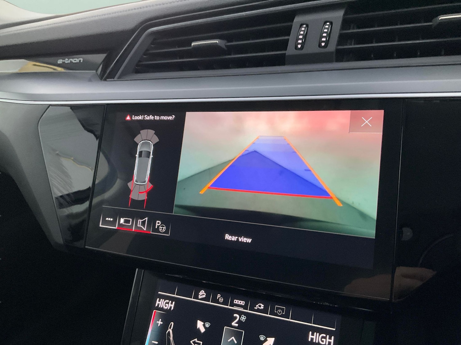 Used Audi e-tron 2021 for sale - 76663444: Photo 6