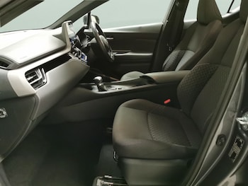 Used Toyota C-HR 2021 for sale - 77569921: Photo