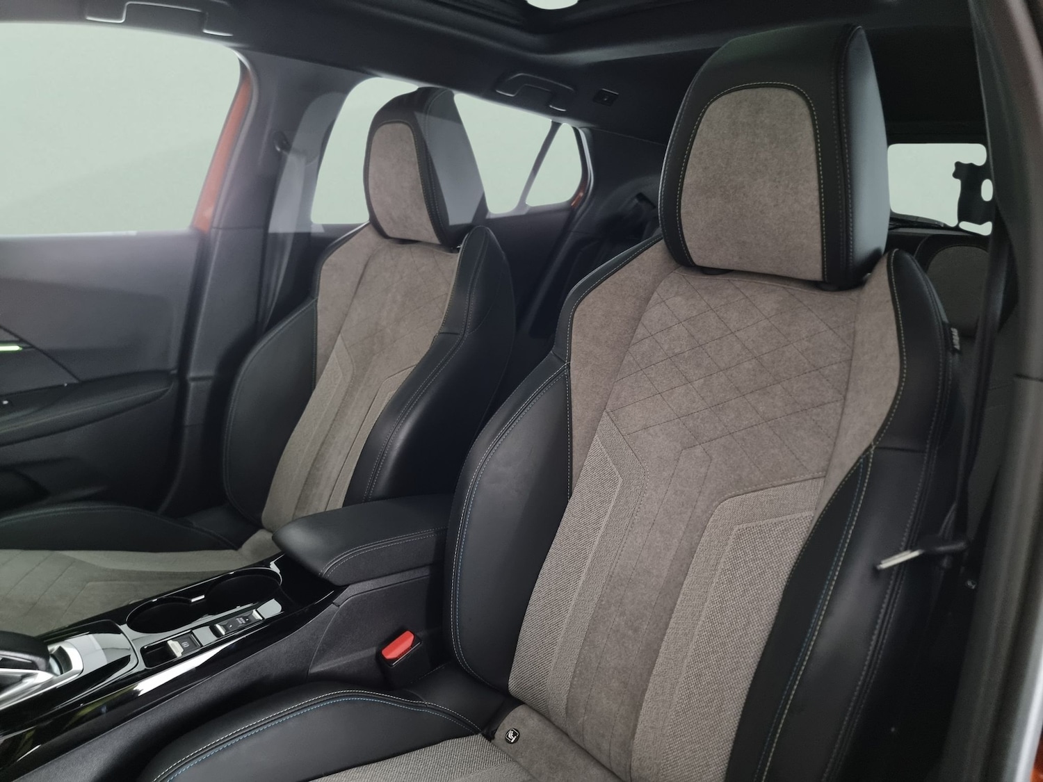 Used Peugeot E-2008 2021 for sale - 76173404: Photo 9