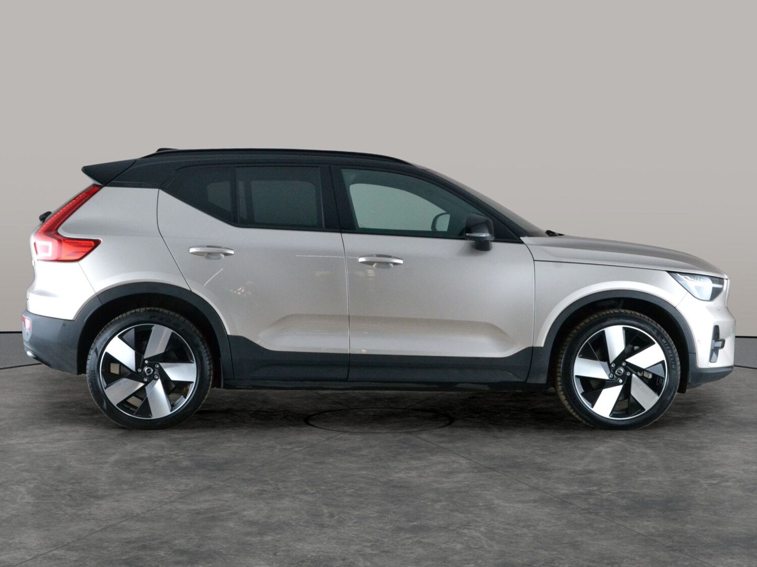 Used Volvo XC40 2023 for sale - 78163642: Photo 11