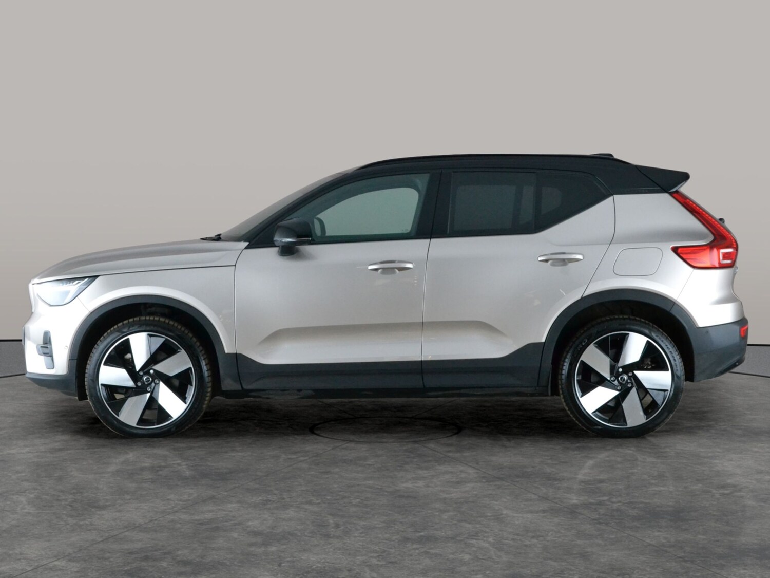 Used Volvo XC40 2023 for sale - 78163642: Photo 15