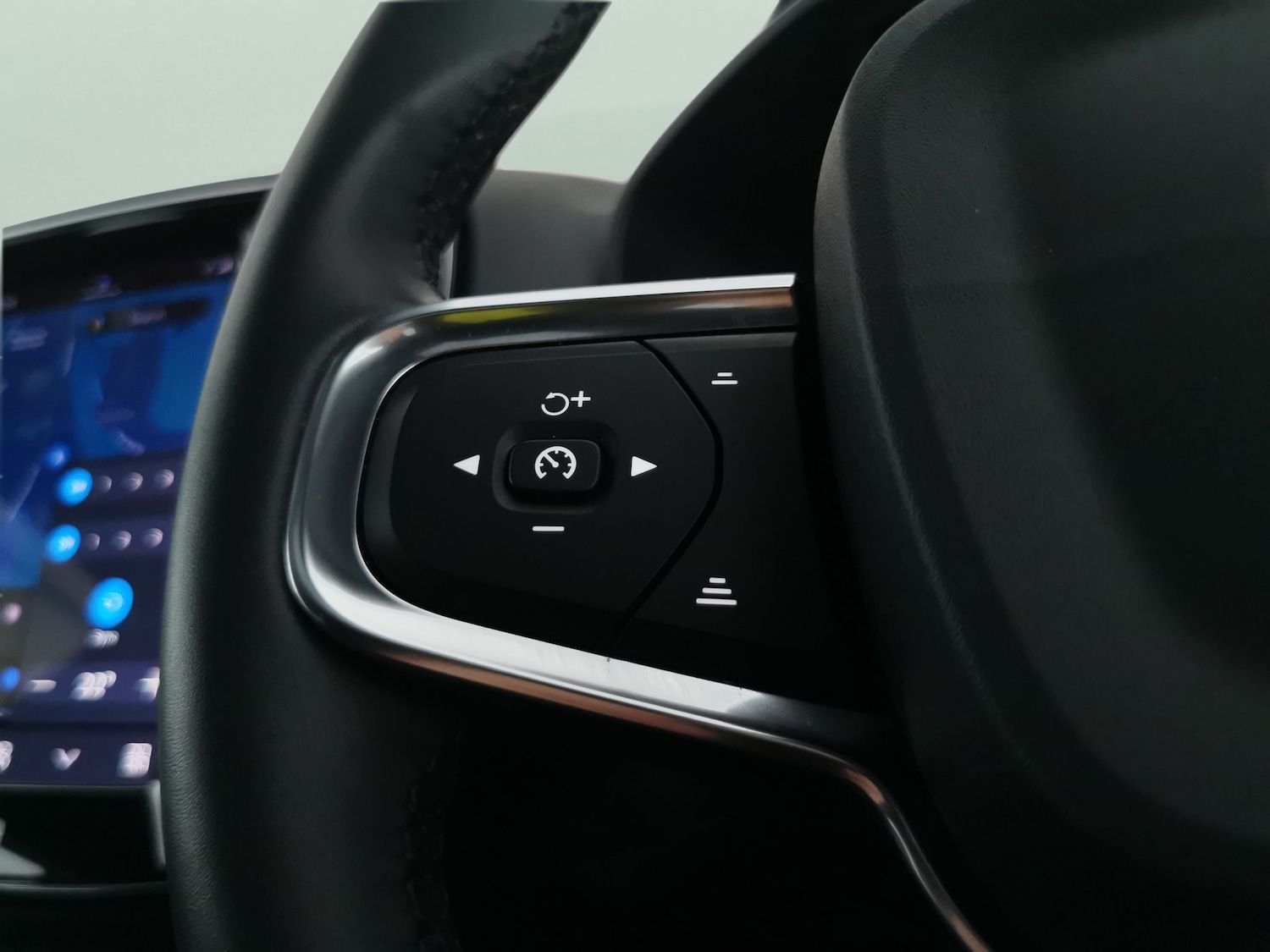 Used Volvo XC40 2023 for sale - 78163642: Photo 26