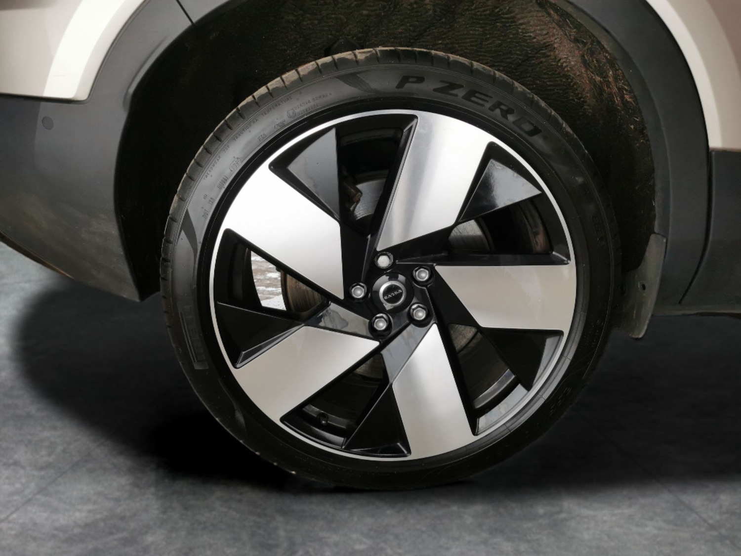 Used Volvo XC40 2023 for sale - 78163642: Photo 32