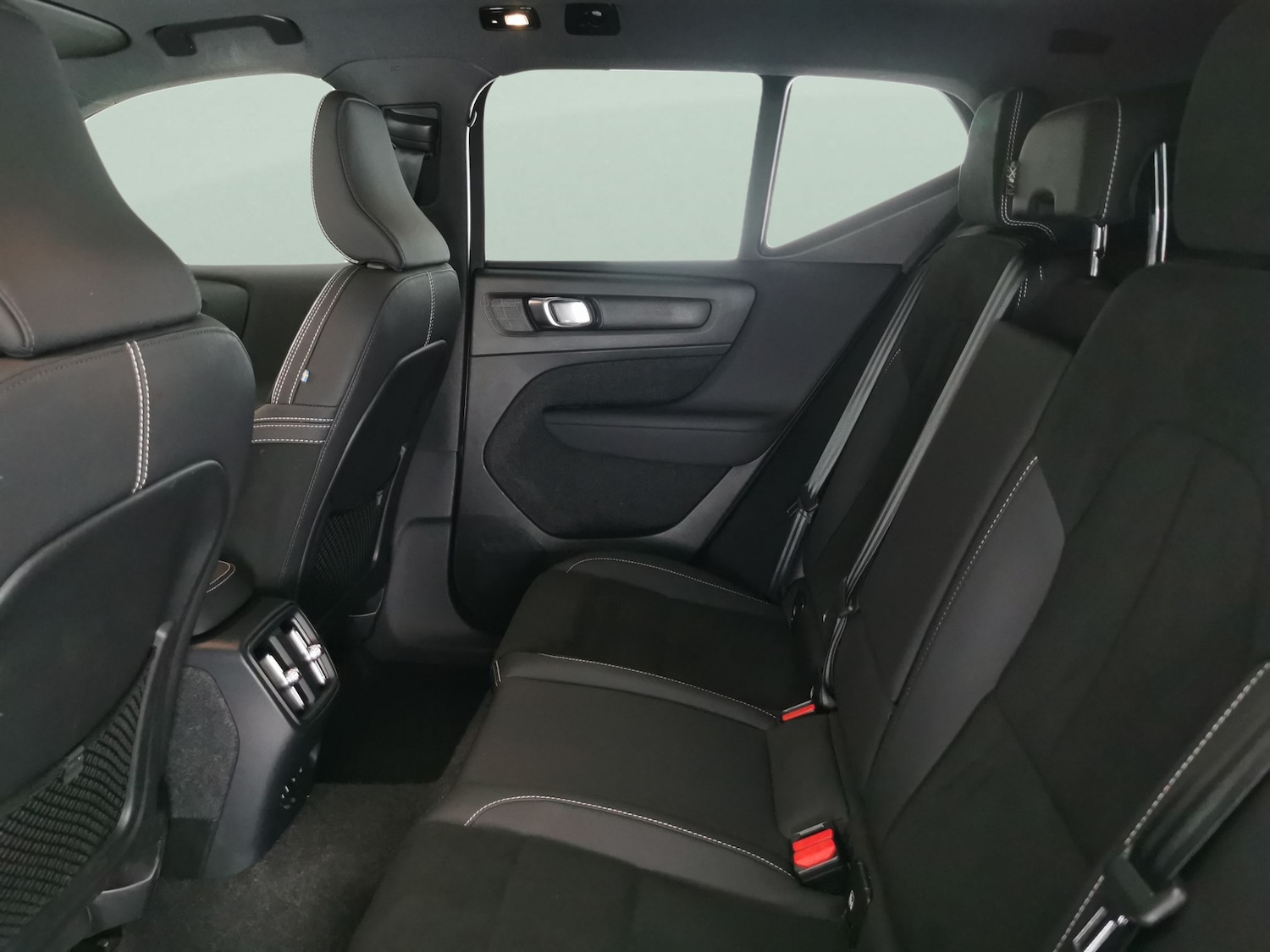 Used Volvo XC40 2023 for sale - 78163642: Photo 33