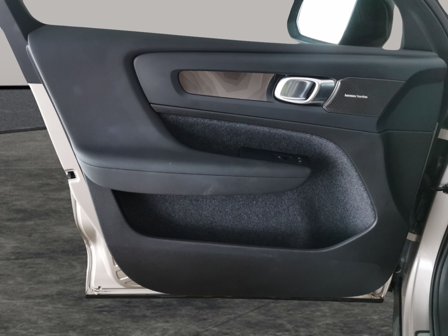 Used Volvo XC40 2023 for sale - 78163642: Photo 34