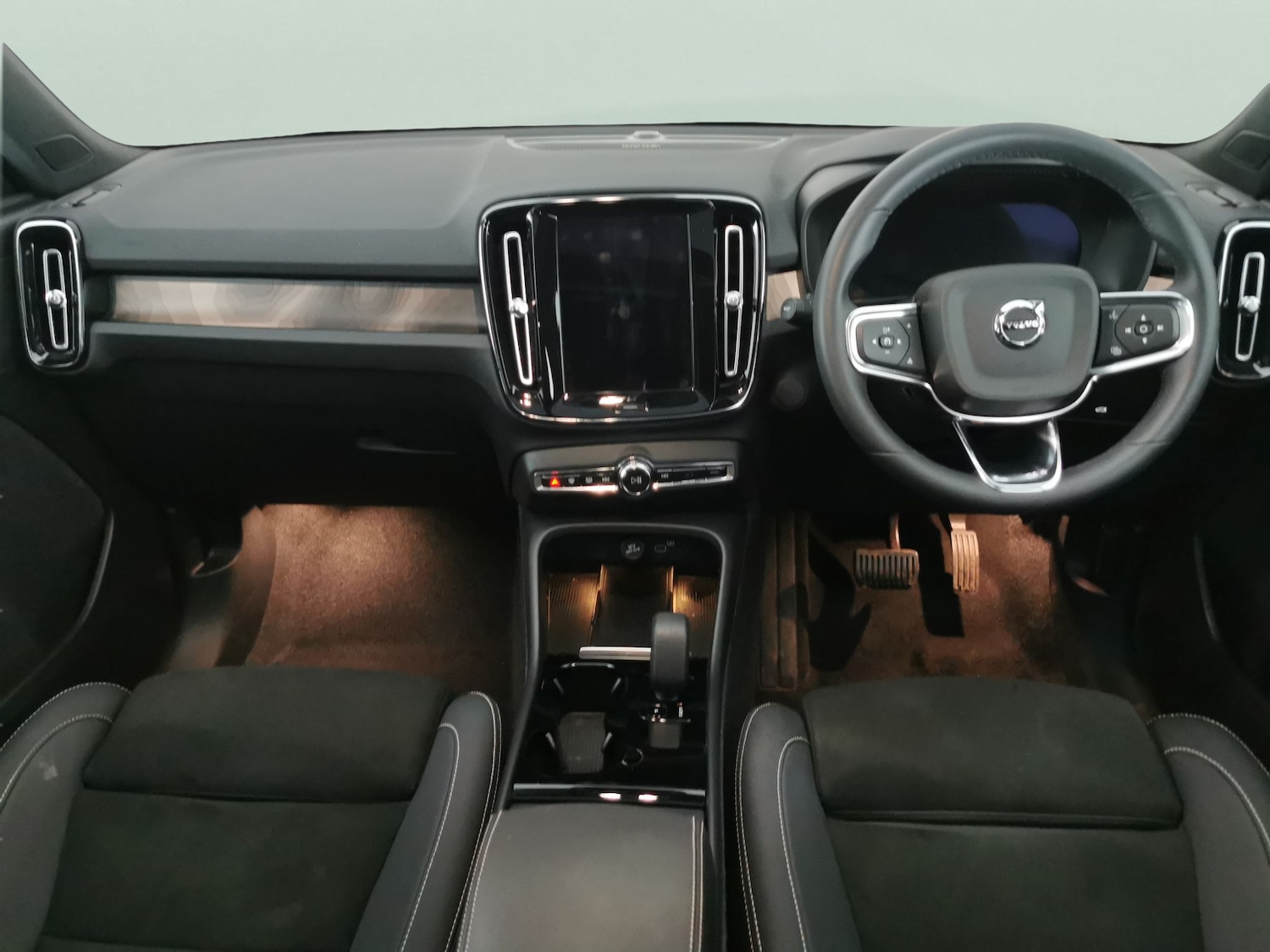 Used Volvo XC40 2023 for sale - 78163642: Photo 9