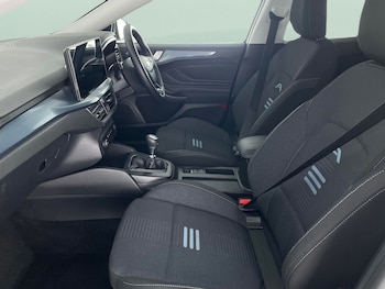Used Ford Focus 2023 for sale - 76230207: Photo 4