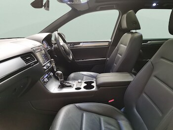 Used Volkswagen Touareg 2017 for sale - 78412234: Photo