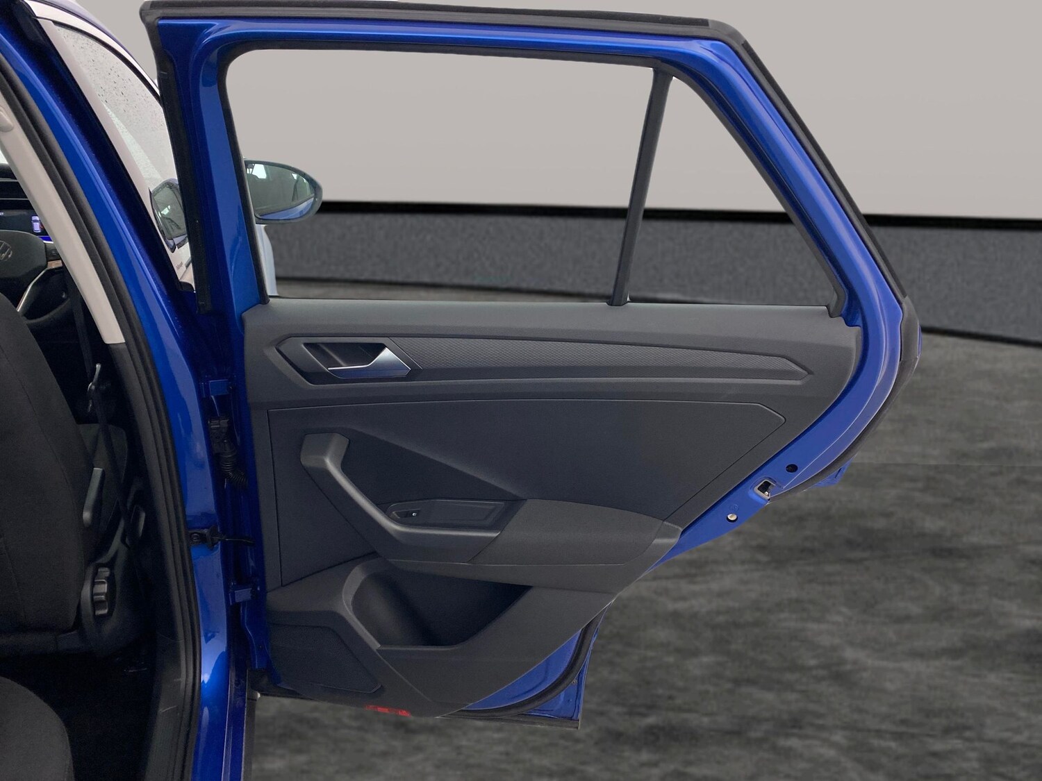 Used Volkswagen T-Roc 2023 for sale - 76603200: Photo 27