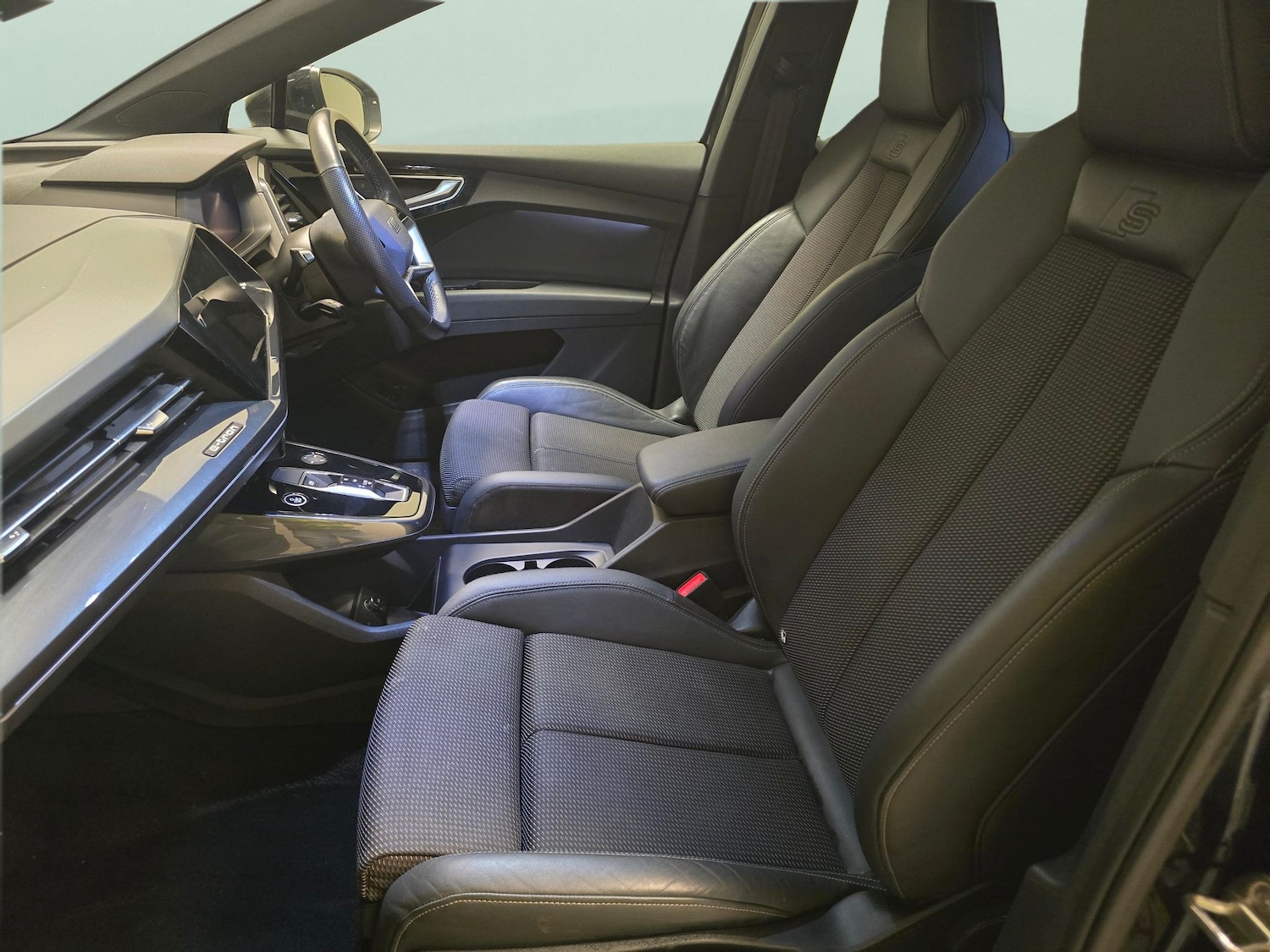 Used Audi Q4 e-tron 2023 for sale - 77296492: Photo 4